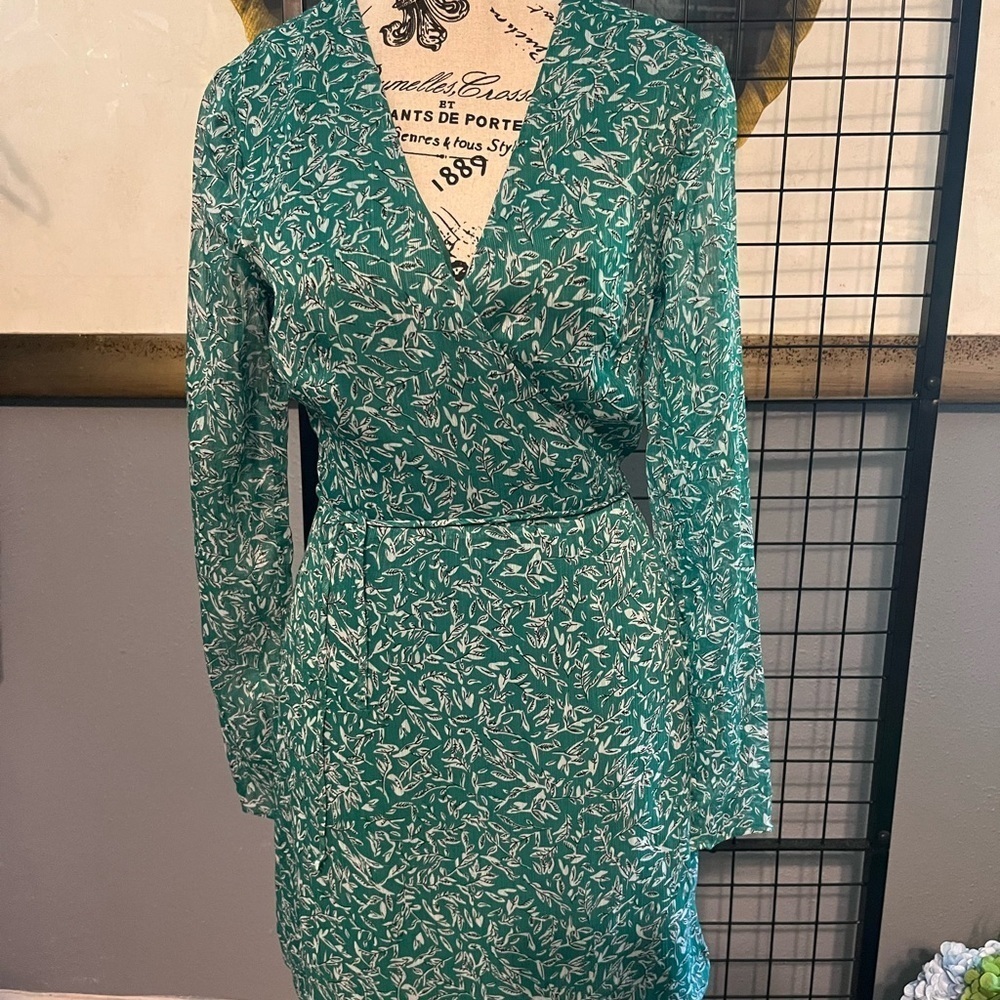 Elegant Green Floral Wrap Dress